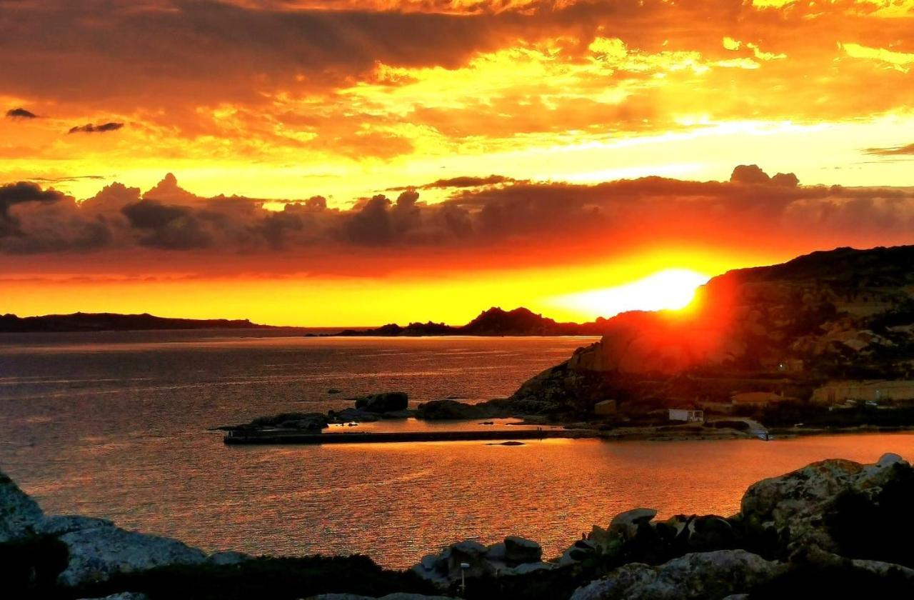 A Punta Tegge Il Mare La Spiaggia Il Tramonto La Maddalena  Exterior photo